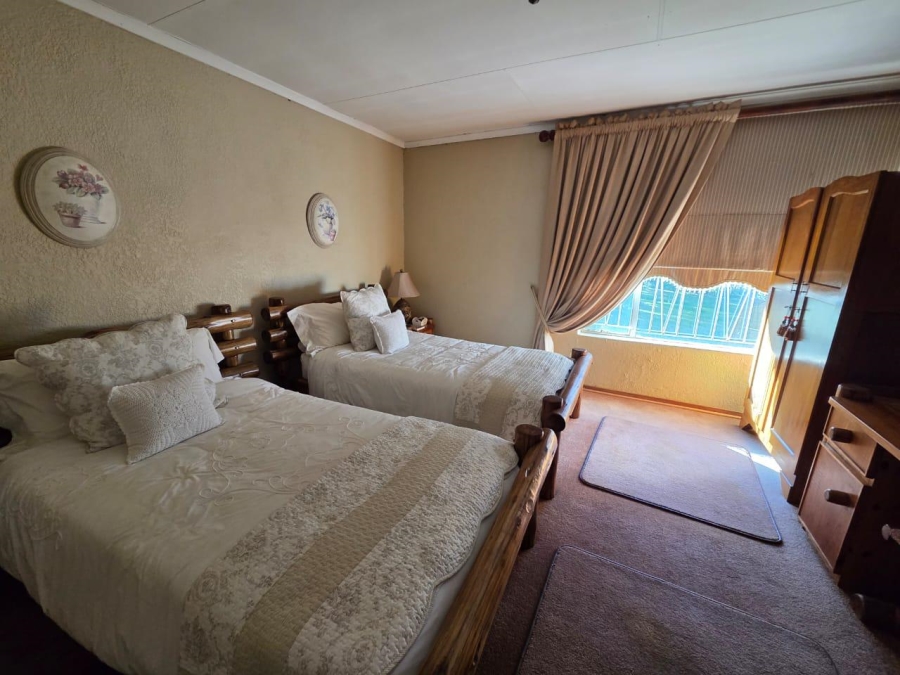5 Bedroom Property for Sale in Frankfort Free State